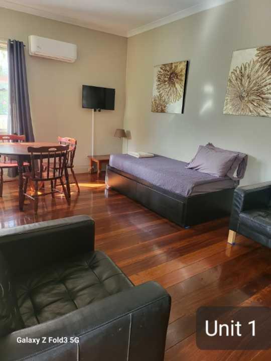 Bunbury's Most Convenient Location Extérieur photo
